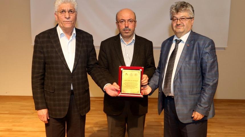 Aİ&Ccedil;&Uuml;&rsquo;de &ldquo;Gen&ccedil;liğin Kişilik İnşası&rdquo; konulu konferans d&uuml;zenlendi
