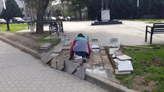 İzmit’te parklarda sürekli bakım yapılıyor