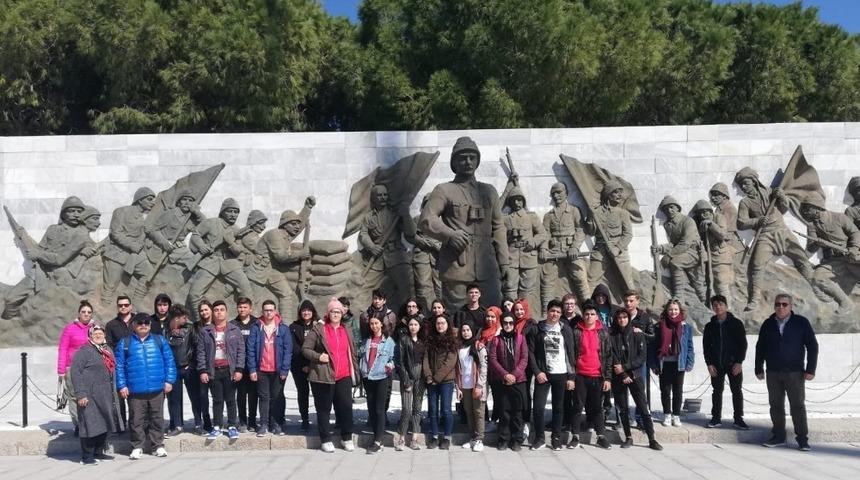 Liseli &ouml;ğrenciler &Ccedil;anakkale ruhunu yaşadı