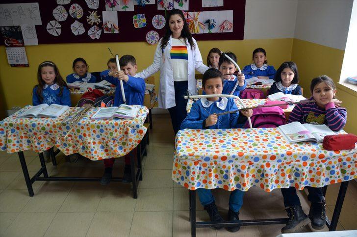 Yayları 'su borusu', okları 'ağaç dalı'  G2