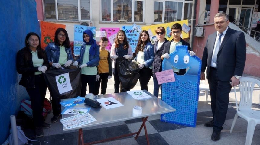 Okul ihtiya&ccedil;larını karşılamak i&ccedil;in kermes kurdular