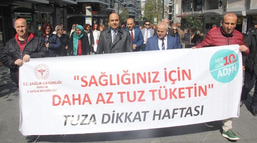 Tuz t&uuml;ketimine dikkat &ccedil;ekmek i&ccedil;in y&uuml;r&uuml;d&uuml;ler