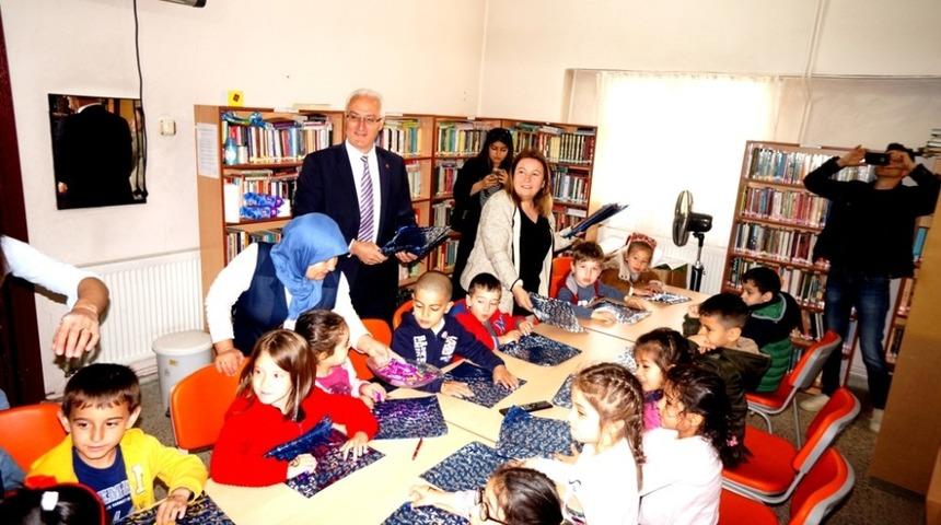 Sarıg&ouml;ll&uuml; miniklerden k&uuml;t&uuml;phaneye ziyaret