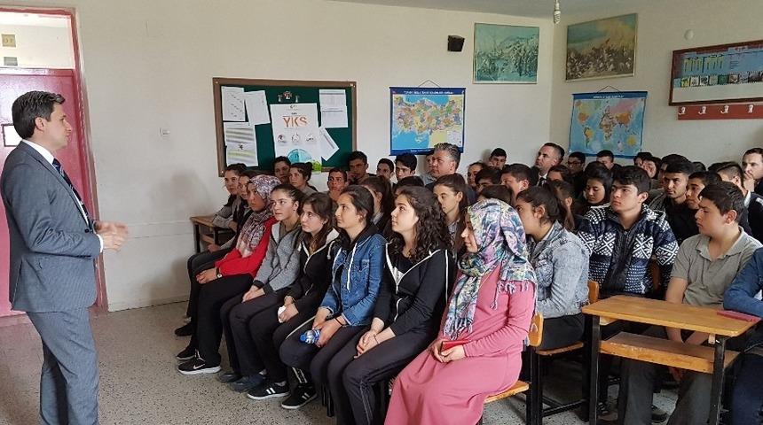 &Ouml;ğrencilerle buluşan &Ouml;TO Başkanı Rıfat Eriş&rsquo;ten &ouml;ğrencilere tavsiyeler