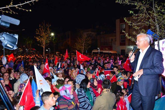 Başkan Görmez, halaylarla karşılandı