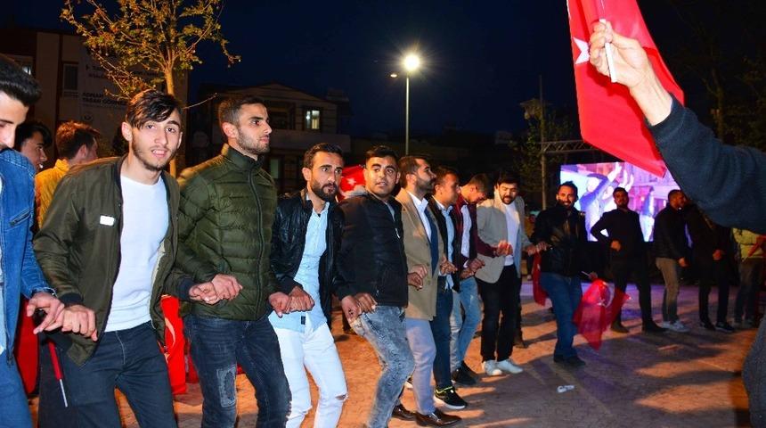 Başkan G&ouml;rmez, halaylarla karşılandı