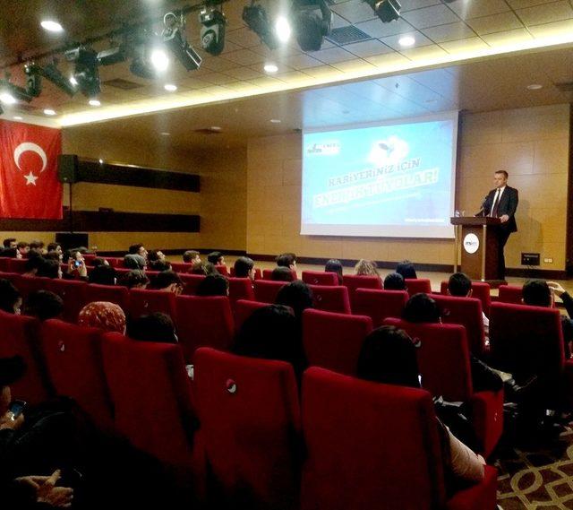 Üniversite öğrencilerine ‘kariyer için enerjik tüyolar’ verildi