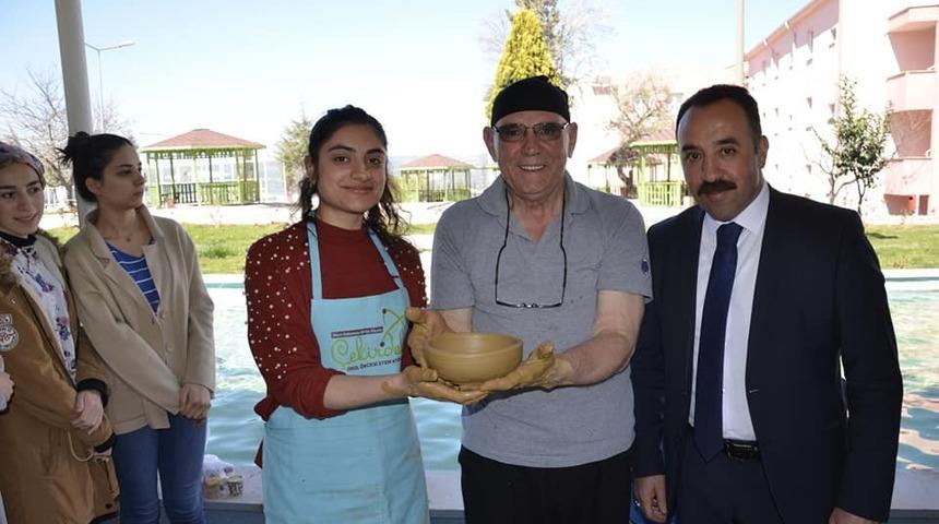 &Ccedil;&ouml;mlek ustası gen&ccedil;lerle bir araya geldi