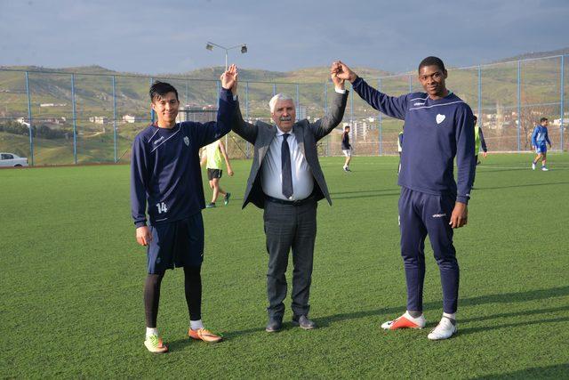 Kolombiyalı futbolcular, Diyarbakır'a alıştı