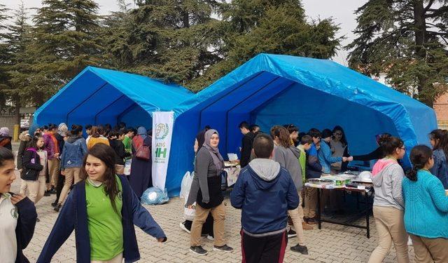 Savaş mağduru çocuklar için kermes