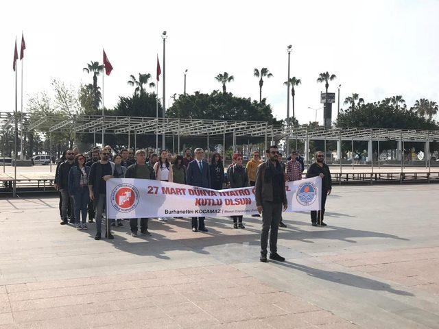 Mersin’de Dünya Tiyatrolar Günü kutlandı