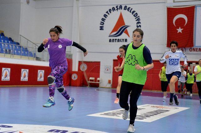 Muratpaşa Belediyespor şampiyonluk için sahaya çıkacak