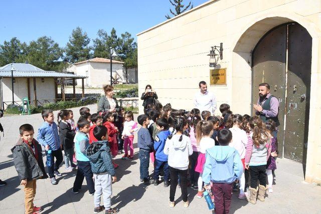 Anaokulu öğrencileri üniversiteyi gezdi