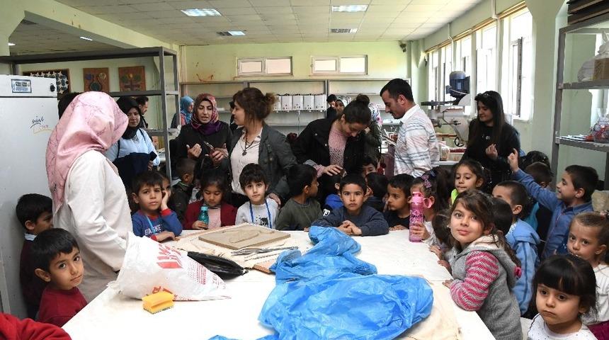 Anaokulu &ouml;ğrencileri &uuml;niversiteyi gezdi