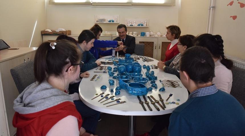 Öğrencilerin çini çalışmaları hız kesmeden sürüyor