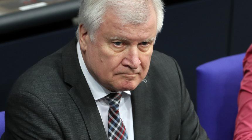 Alman bakandan 14 yaş altı &ccedil;ocukları fişleme &ccedil;ağrısı