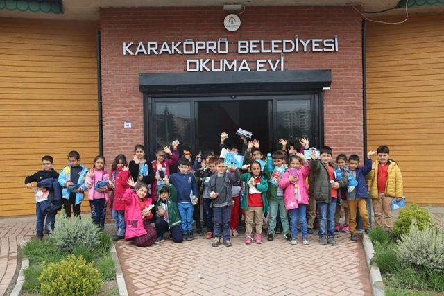 Karaköprü Belediyesi Okuma Evlerinde minik öğrencileri ağırladı