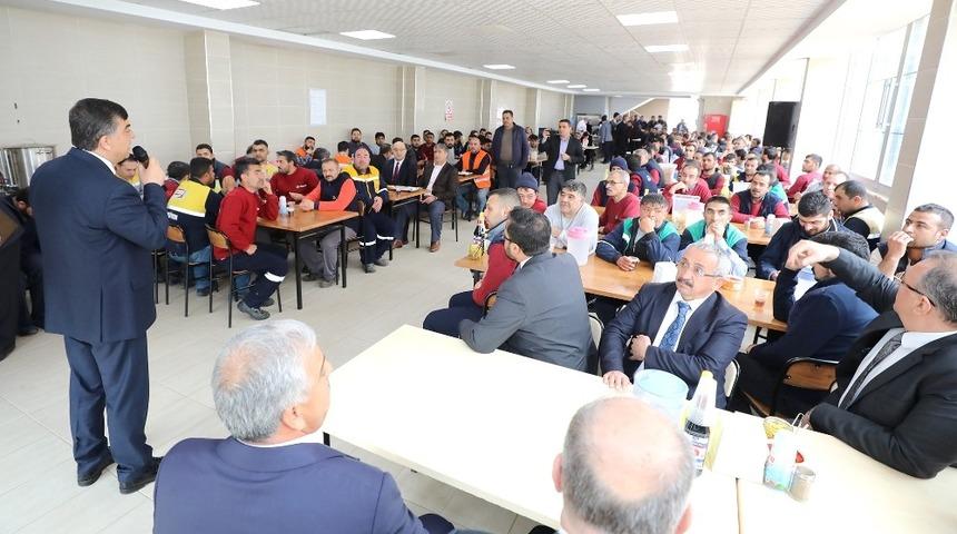 Vatandaş, Fadıloğlu&rsquo;na b&uuml;y&uuml;k ilgi g&ouml;steriyor