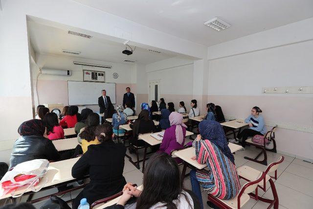 Şahinbey’den öğrencilere ücretsiz kaynak kitap