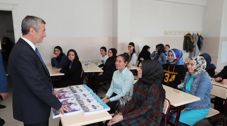 Şahinbey&rsquo;den &ouml;ğrencilere &uuml;cretsiz kaynak kitap