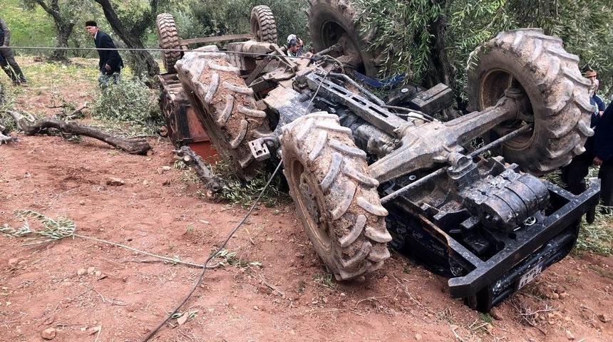Musabeyli&rsquo;de trakt&ouml;r devrildi: 1 &ouml;l&uuml;