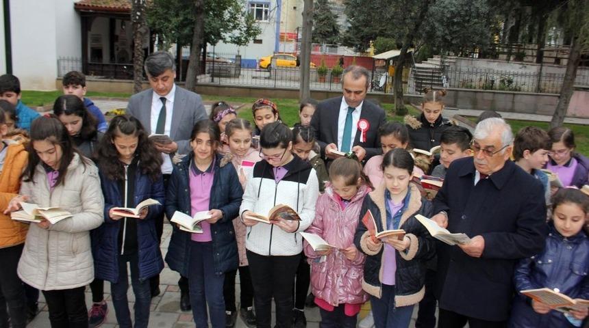 Bafra&rsquo;da "100. Yıl Anısına 100 noktada 100&rsquo;er &ouml;ğrenci ile Kitap Okuyoruz" etkinliği