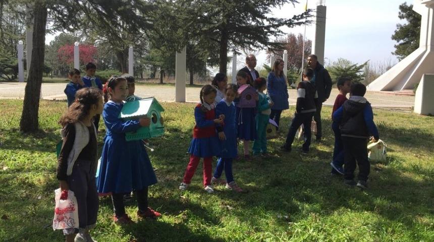 Trakya Üniversitesinin Karaağaç Yerleşkesi’ne kuş evleri yerleştirildi