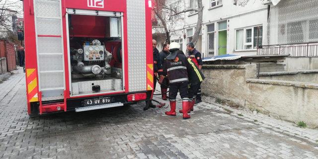 Gözleme yaparken evin çatısını yaktı