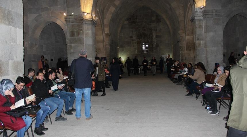 Medresede kitap okuma etkinliği