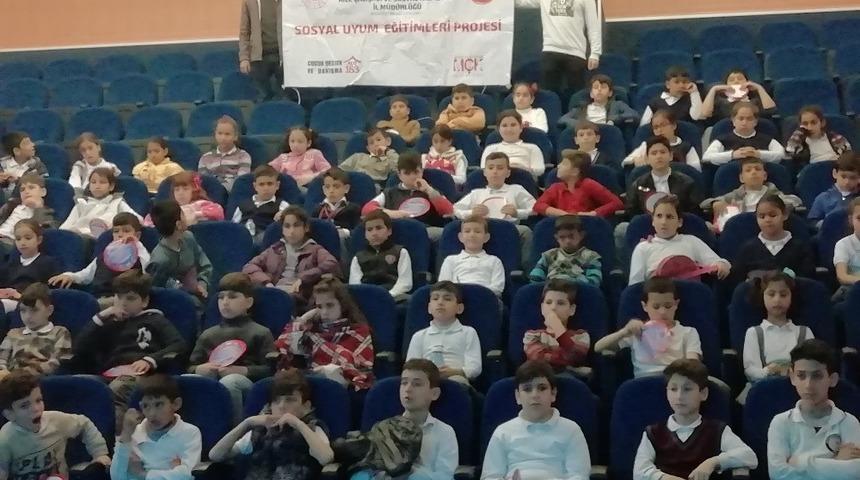 Dezavantajlı 150 &ccedil;ocuk sinema izledi