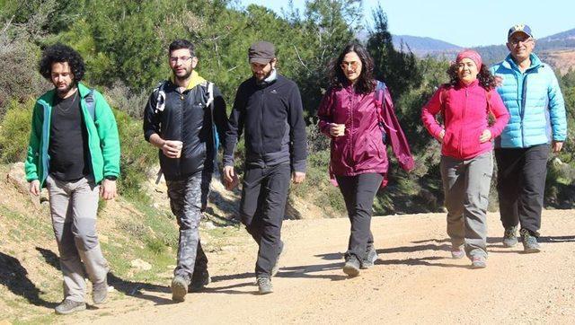 Ödemişli dağcılardan baraj yürüyüşü