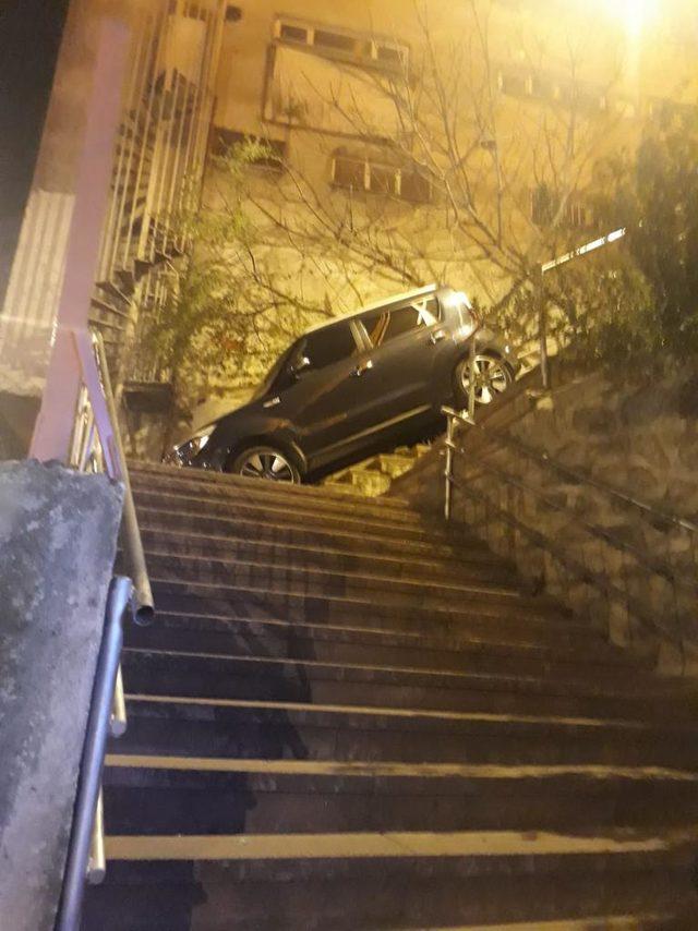 Kağıthane de ilgin&ccedil; kaza: Merdivenleri yol sanınca... 1