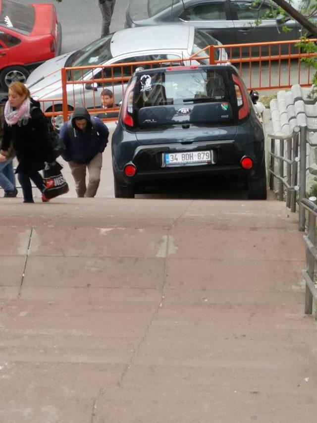 Kağıthane de ilgin&ccedil; kaza: Merdivenleri yol sanınca... 4