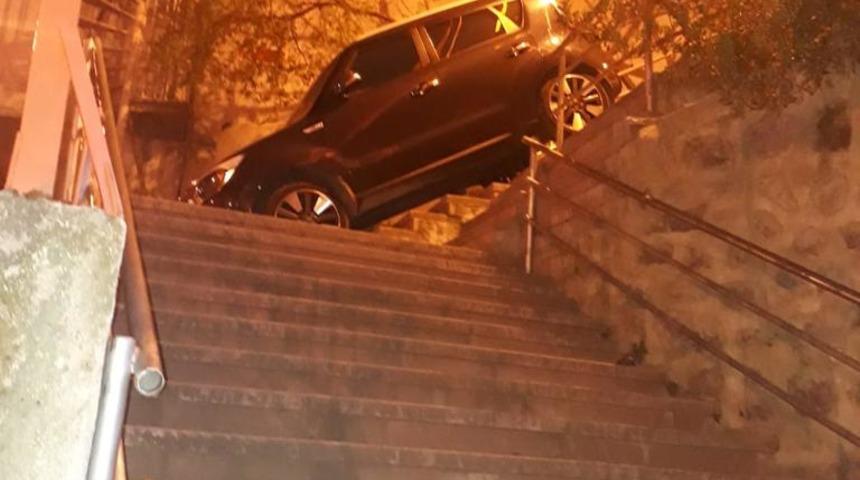 Kağıthane'de ilgin&ccedil; kaza: Merdivenleri yol sanınca...