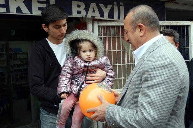 Bakan Çavuşoğlu, Tekirdağ'ın ilçelerinde esnafı ziyaret etti