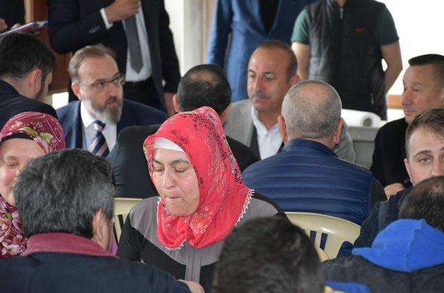 Bakan Çavuşoğlu, Tekirdağ'ın ilçelerinde esnafı ziyaret etti