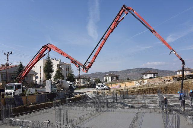 Yeşilkent Mahalle Konağı inşaatı tam gaz devam ediyor