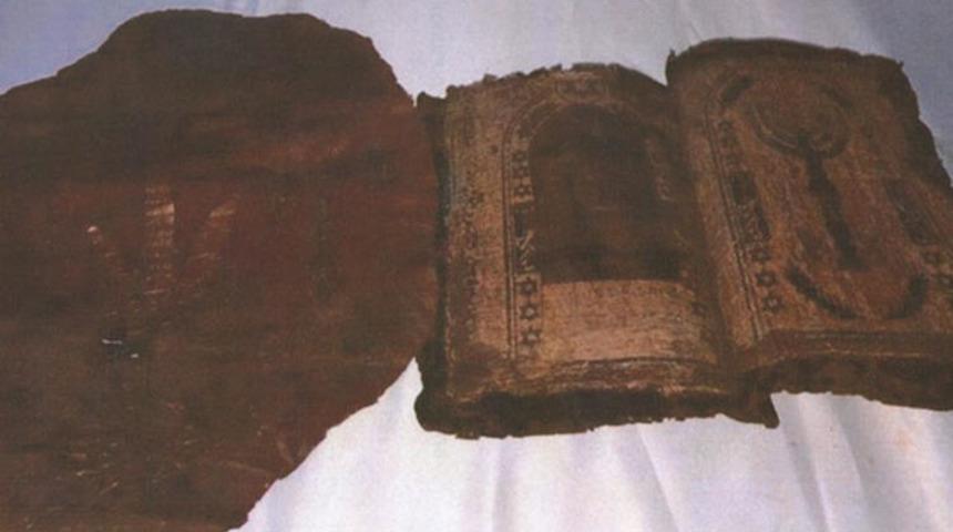 Afyonkarahisar'da 1300 yıllık Tevrat ele ge&ccedil;irildi