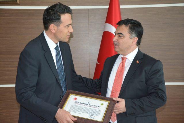 Başkan Kılınç’tan Köşk Kaymakamı Kaya’ya fahri hemşerilik beratı