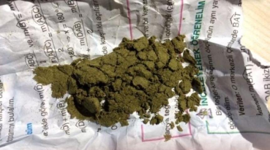 Üzerinde uyuşturucu çıkan 5 kişi yakalandı
