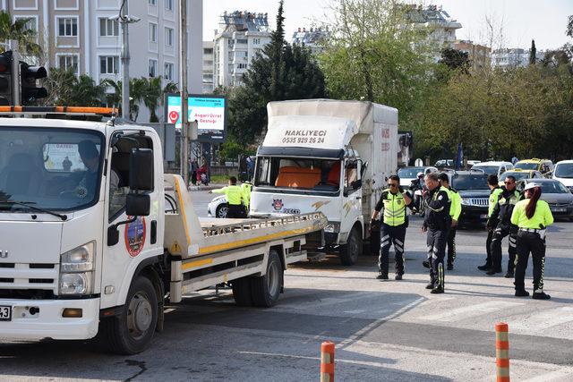 Antalya'da kaza: 1 ölü, 3 yaralı