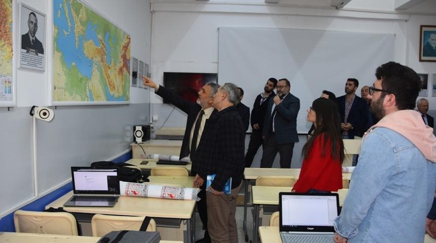 Rekt&ouml;r Bilgi&ccedil;, Fen-Edebiyat Fak&uuml;ltesi&rsquo;nde