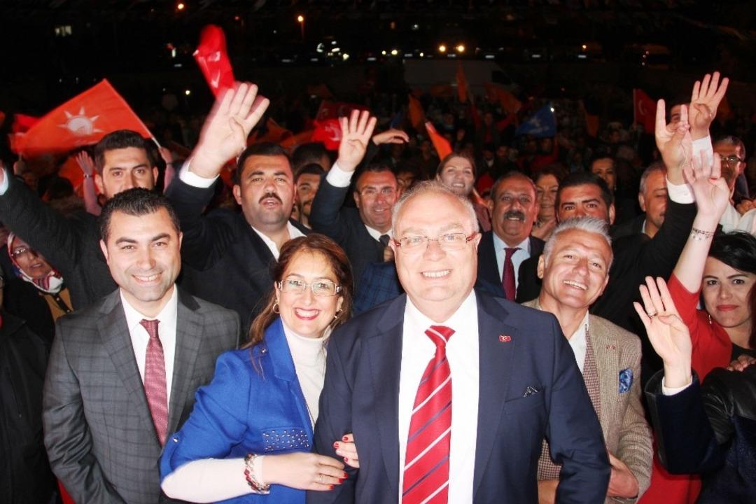 Cumhur İttifakı demokrasi mitinginde Tahir Ateş&rsquo;le buluştu