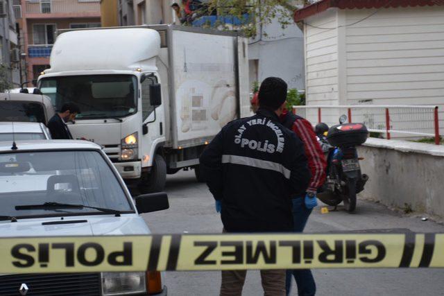 İzmir'de 'hatalı park' kavgası; oğlunun gözü önünde öldürdü