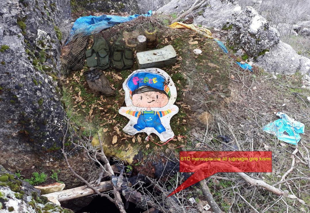 Bu kez jandarma bile şaşırdı! PKK sığınağından bakın ne &ccedil;ıktı