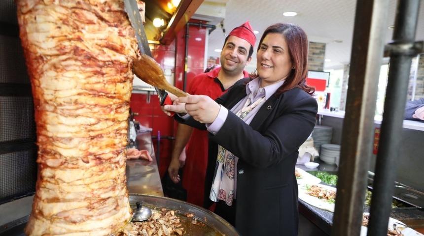 &Ouml;zlem &Ccedil;er&ccedil;ioğlu, Efeler esnafını ziyaret etti