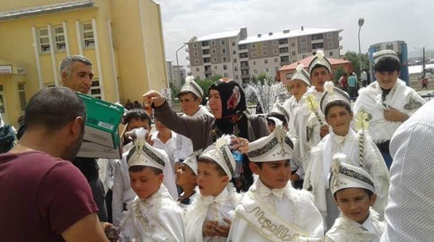 Ağrı&rsquo;da 30 yılda bin &ouml;ğrenci yetiştirdi, hi&ccedil; evlenmedi!