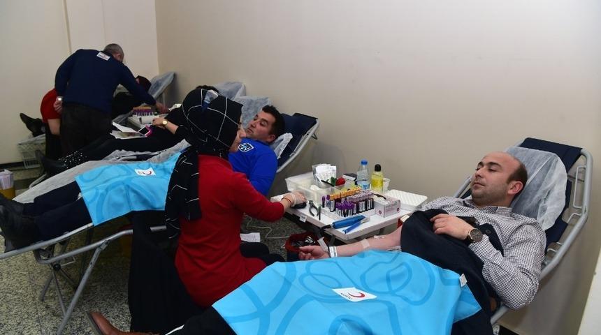 Ankara B&uuml;y&uuml;kşehir personelinden g&ouml;n&uuml;ll&uuml; kan bağışı