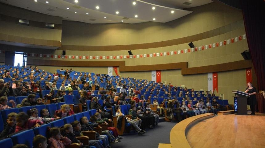 D&uuml;zceli minikler beslenme konusunda bilgilendirdi