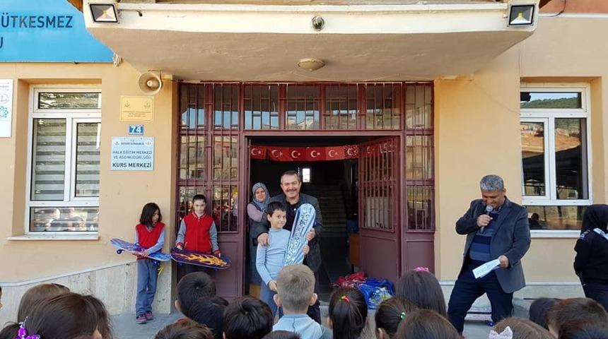 Beyşehir&rsquo;de en fazla pet şişeyi toplayan &ouml;ğrenciler &ouml;d&uuml;llendirildi